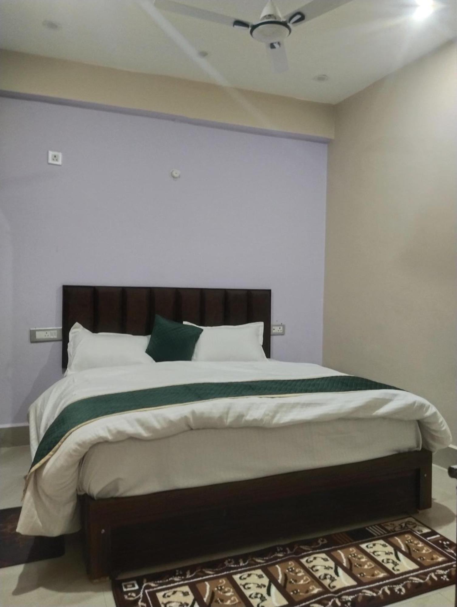 Hotel Dixit Residency à Vrindāvan Extérieur photo