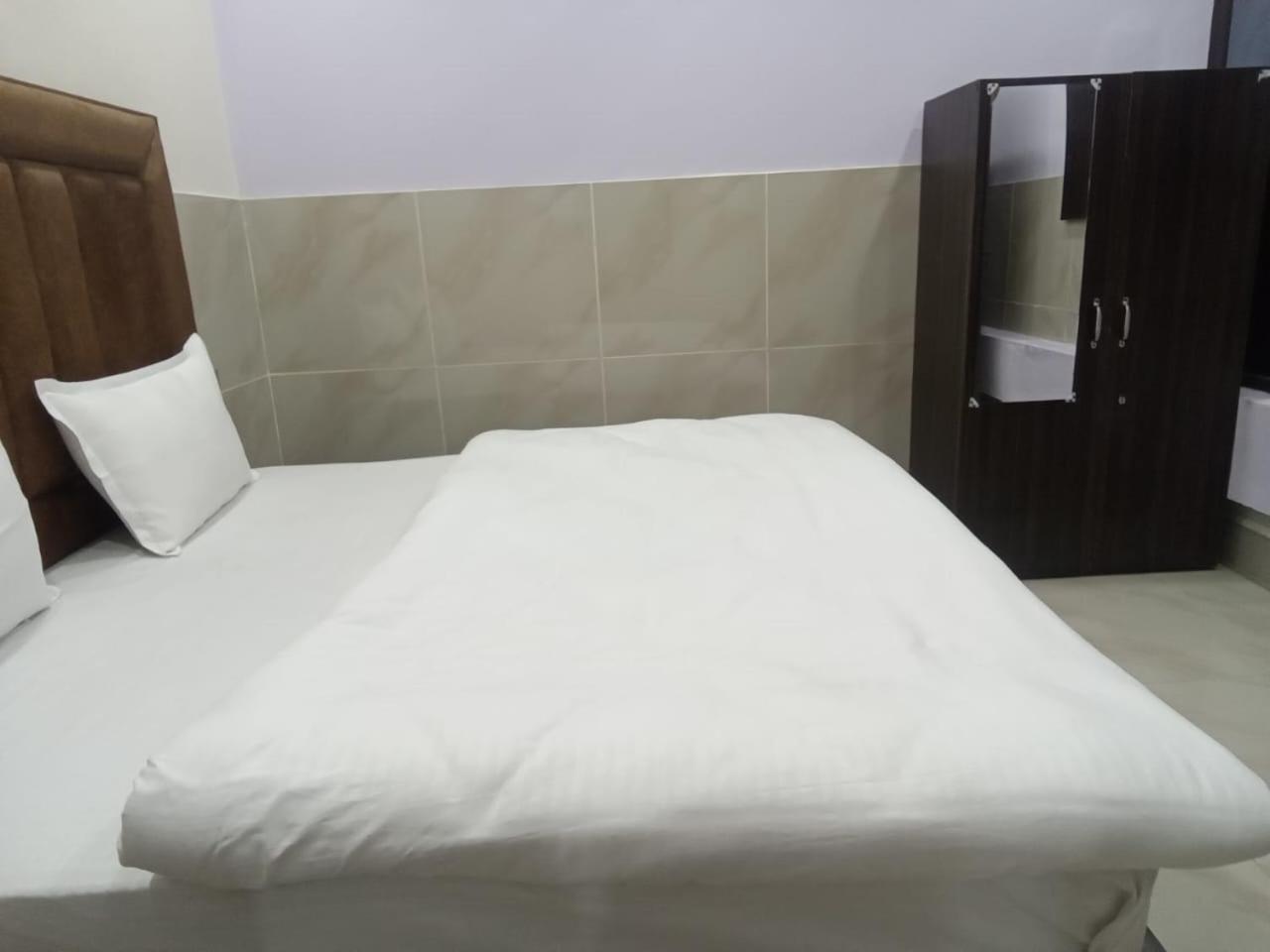 Hotel Dixit Residency à Vrindāvan Extérieur photo