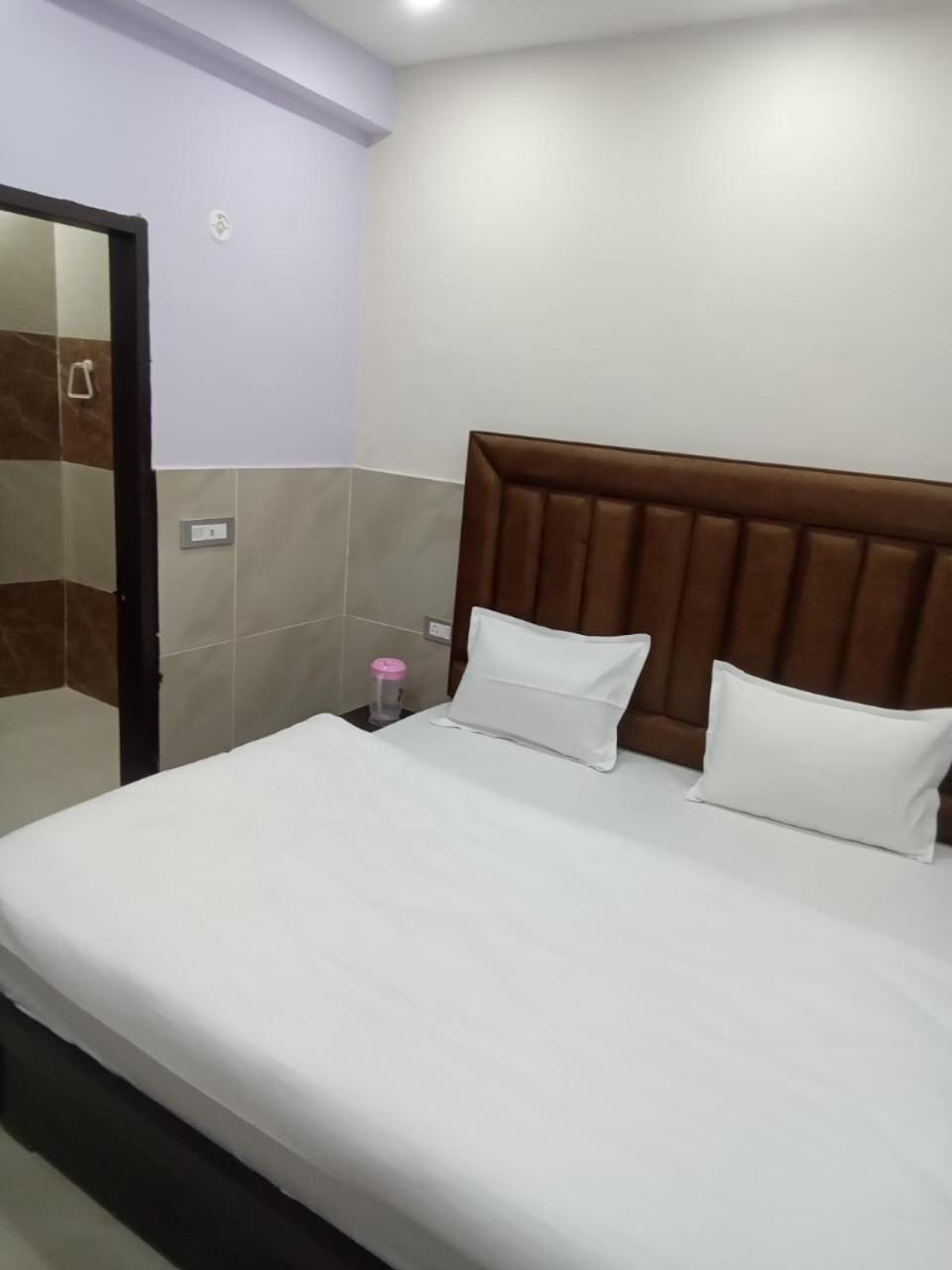 Hotel Dixit Residency à Vrindāvan Extérieur photo