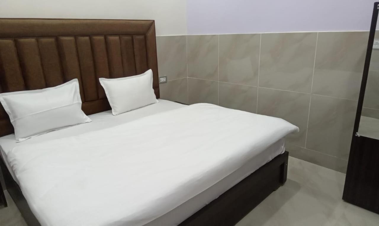 Hotel Dixit Residency à Vrindāvan Extérieur photo