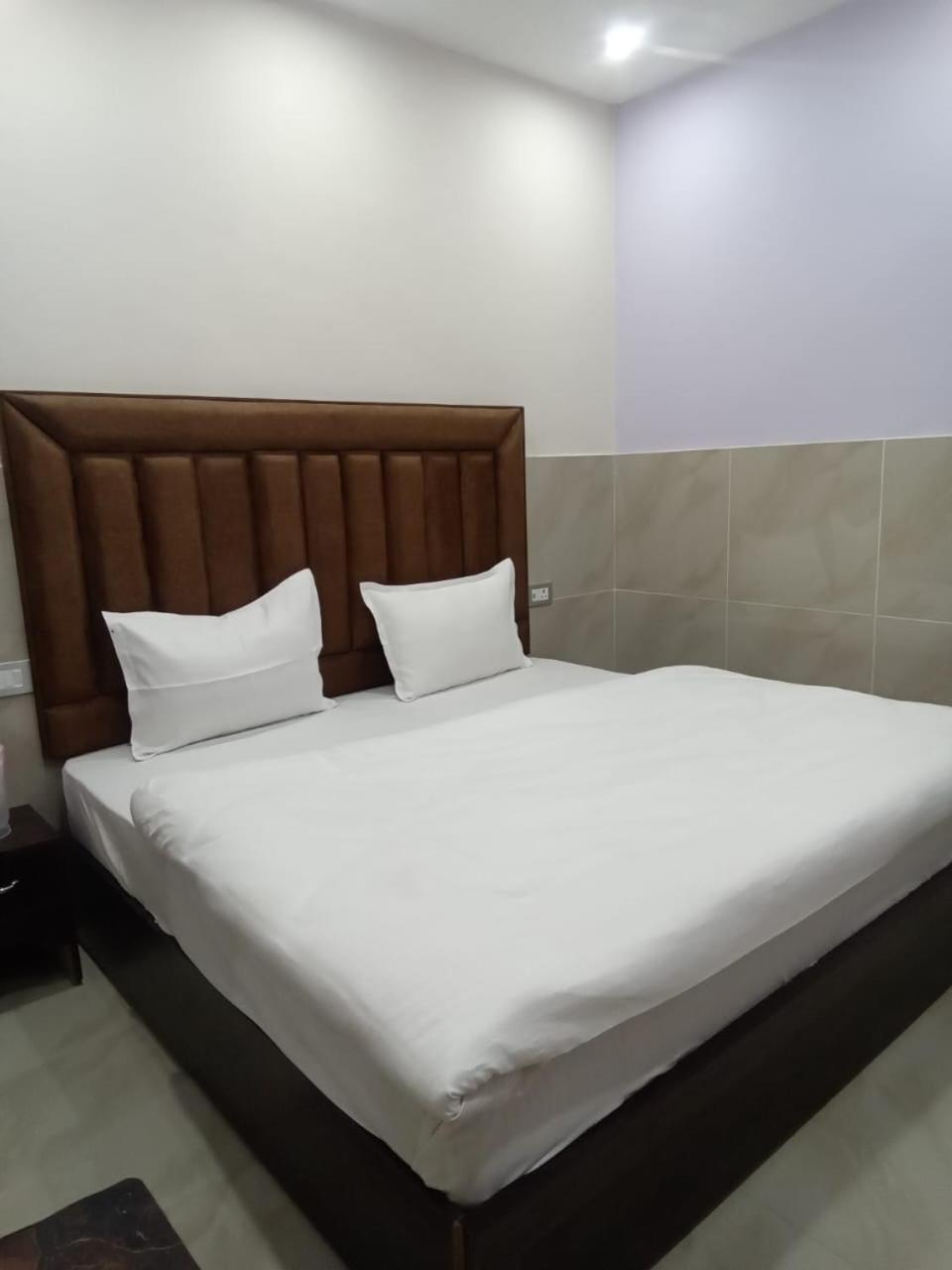 Hotel Dixit Residency à Vrindāvan Extérieur photo