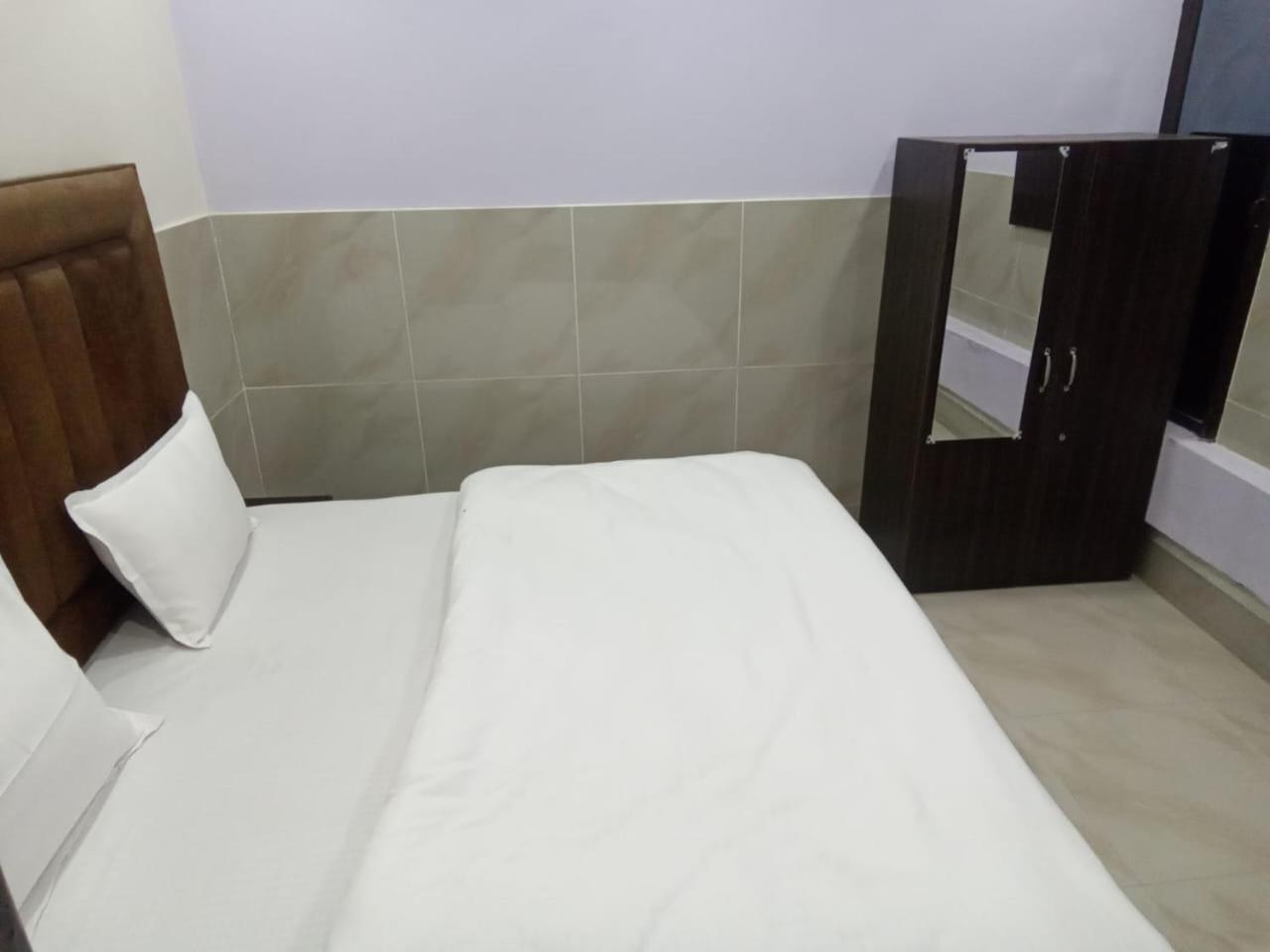 Hotel Dixit Residency à Vrindāvan Extérieur photo