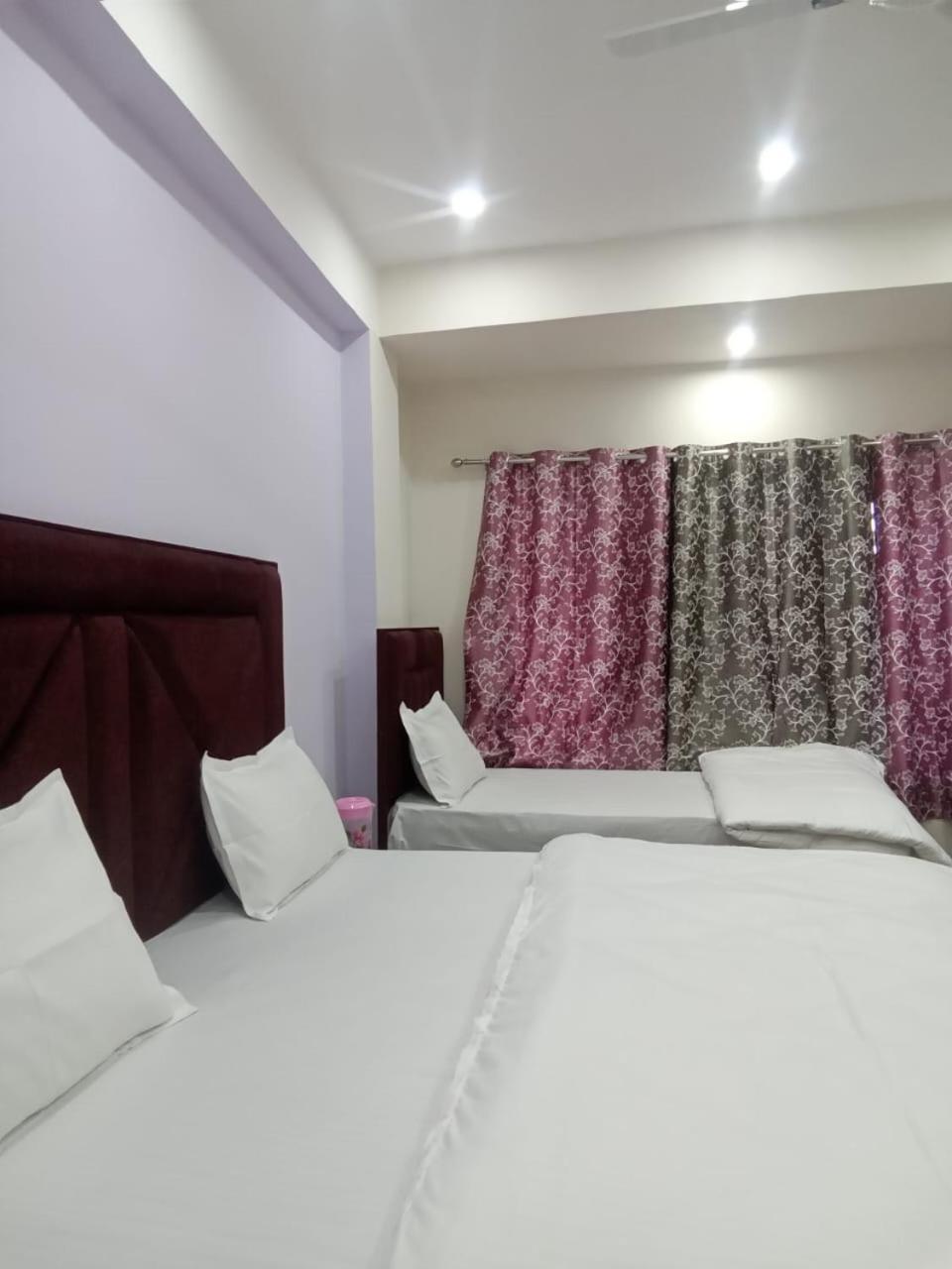 Hotel Dixit Residency à Vrindāvan Extérieur photo