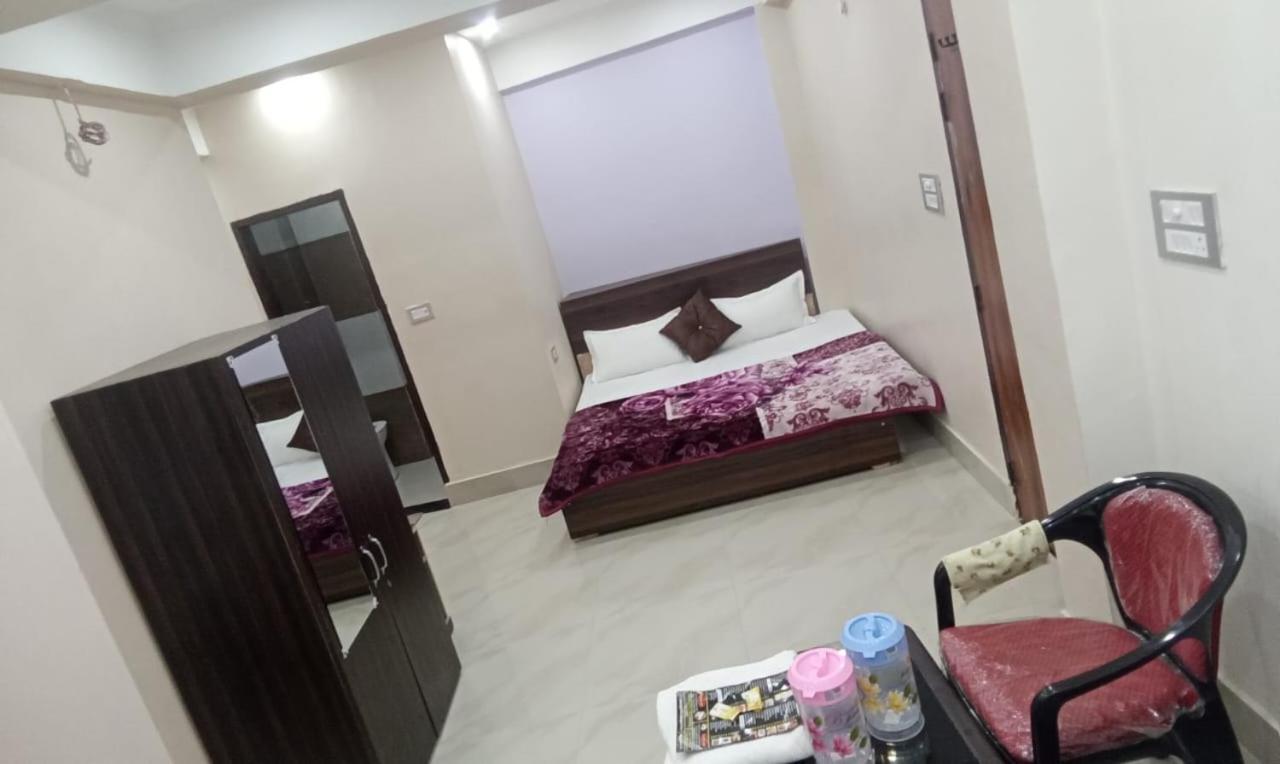 Hotel Dixit Residency à Vrindāvan Extérieur photo