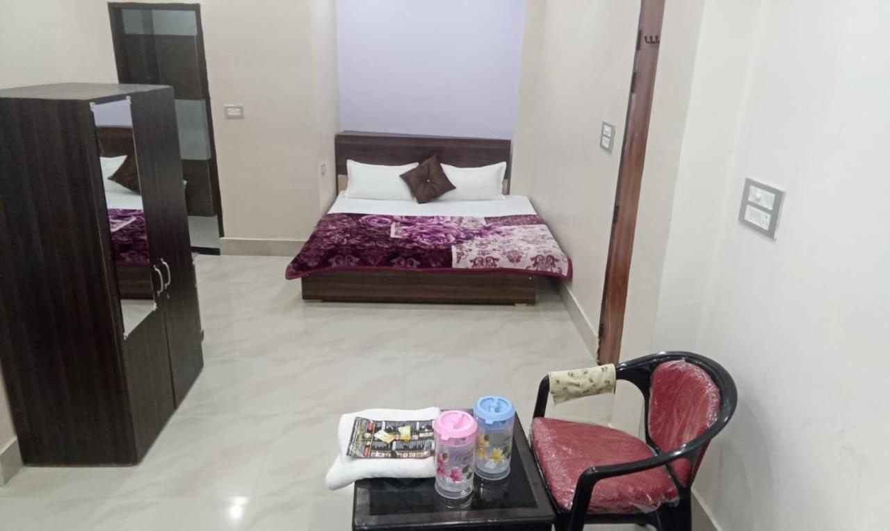 Hotel Dixit Residency à Vrindāvan Extérieur photo