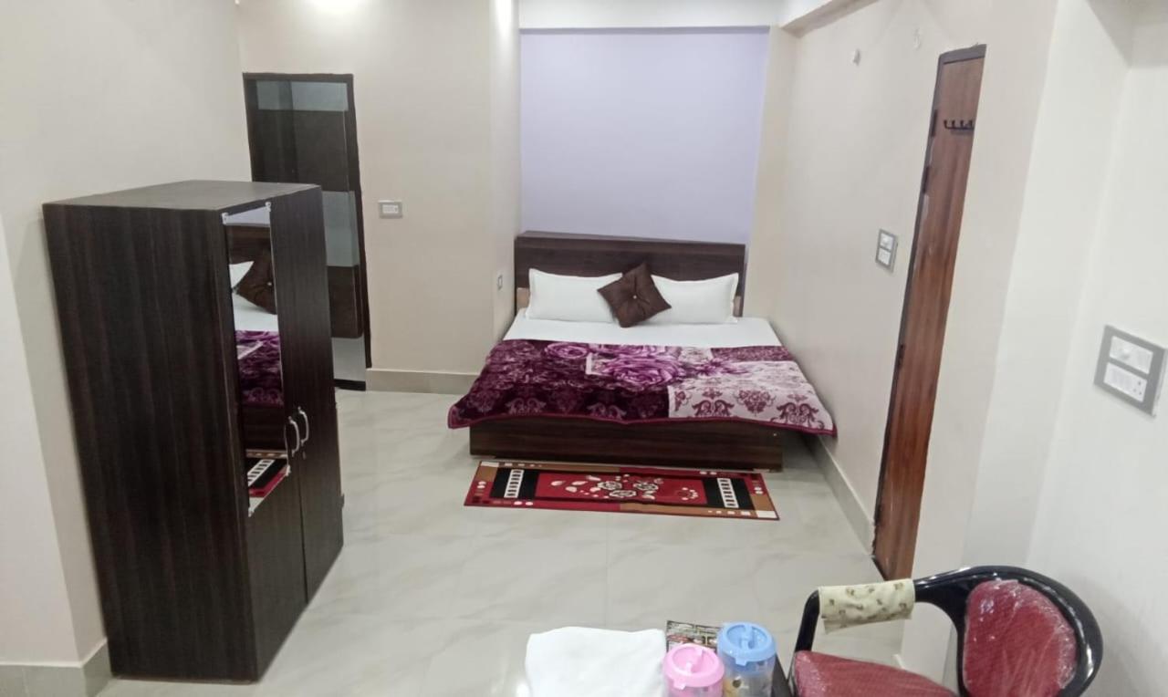 Hotel Dixit Residency à Vrindāvan Extérieur photo