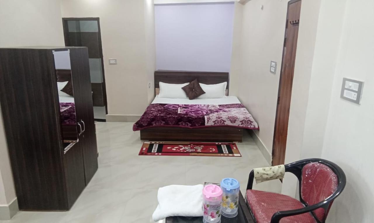 Hotel Dixit Residency à Vrindāvan Extérieur photo