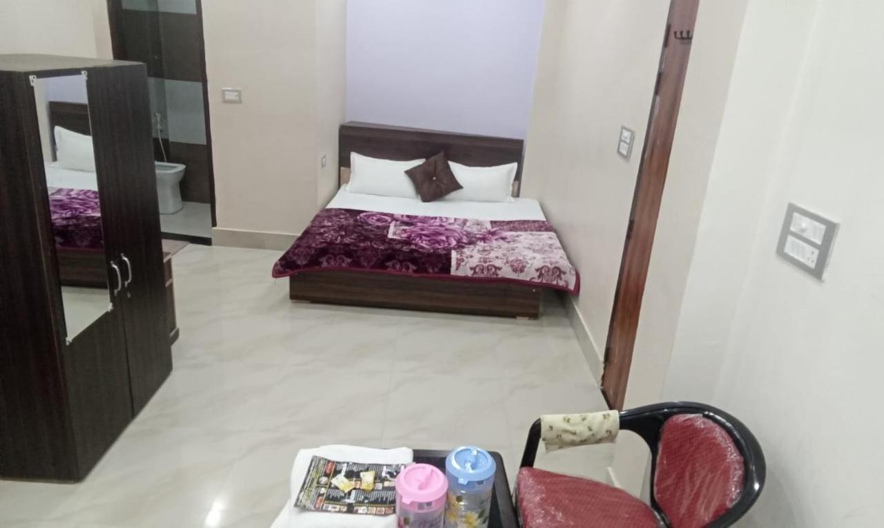Hotel Dixit Residency à Vrindāvan Extérieur photo